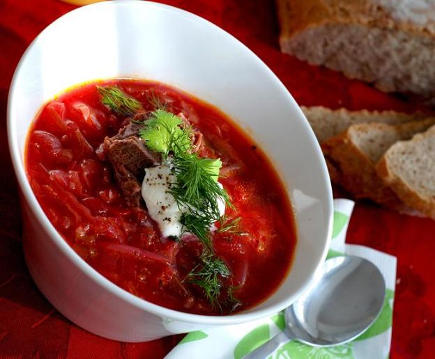 Russian borsch with beef and sour cream